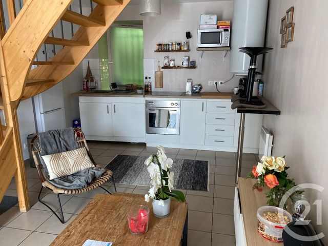 Afficher la photo en grand Appartement Duplex à louer - 2 pièces - 32.0 m2 - LONGUESSE - 95 - ILE-DE-FRANCE - Century 21 Osmose